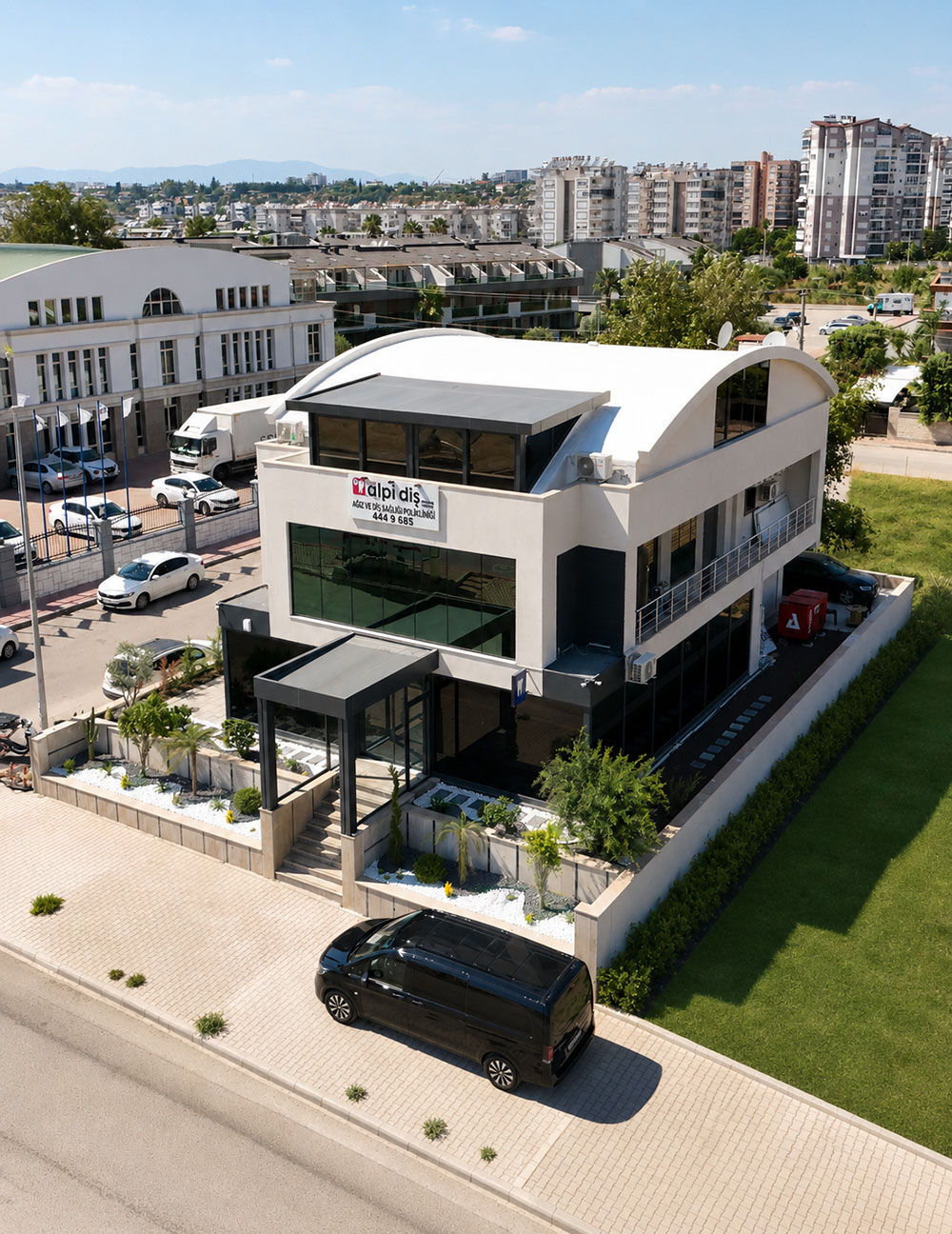 Alpi Diş Antalya — Muratpaşa, Antalya'daki modern klinik binamız